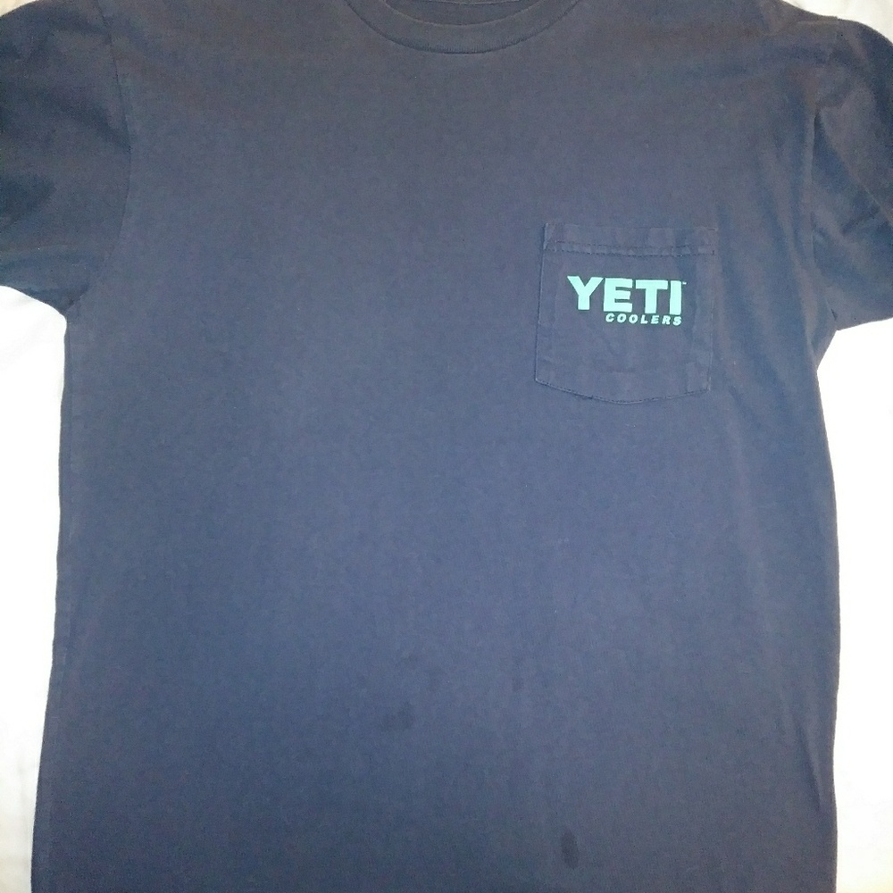 Yeti tshirt medium